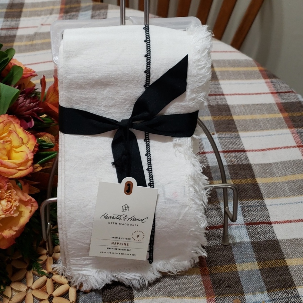 Hearth and Hand napkin and ring set - Picture 4 of 6